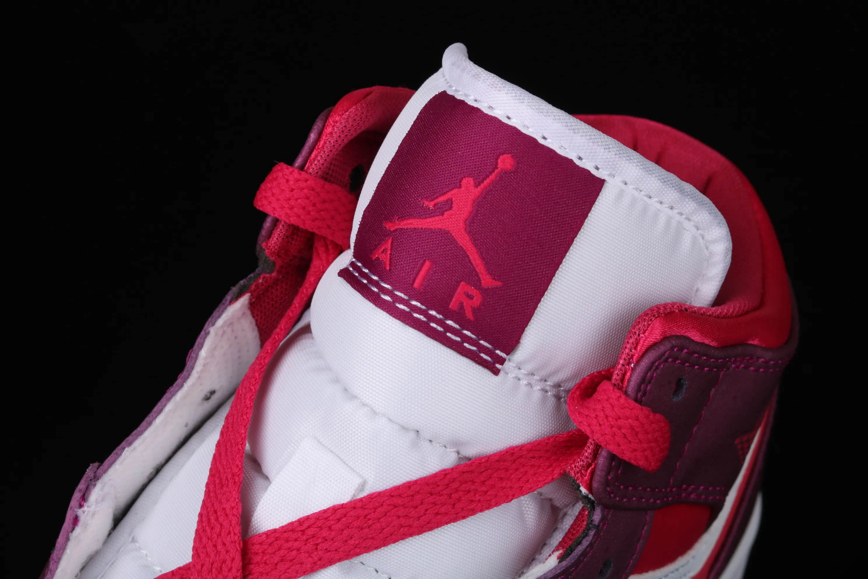 All Categories Air Jordan Jordan Series Basketball Shoes Air Jordan 1 Mid Air Jordan 1 Mid GS White Purple Buckle Broken China Full First Layer Authentic Standard 555112-661